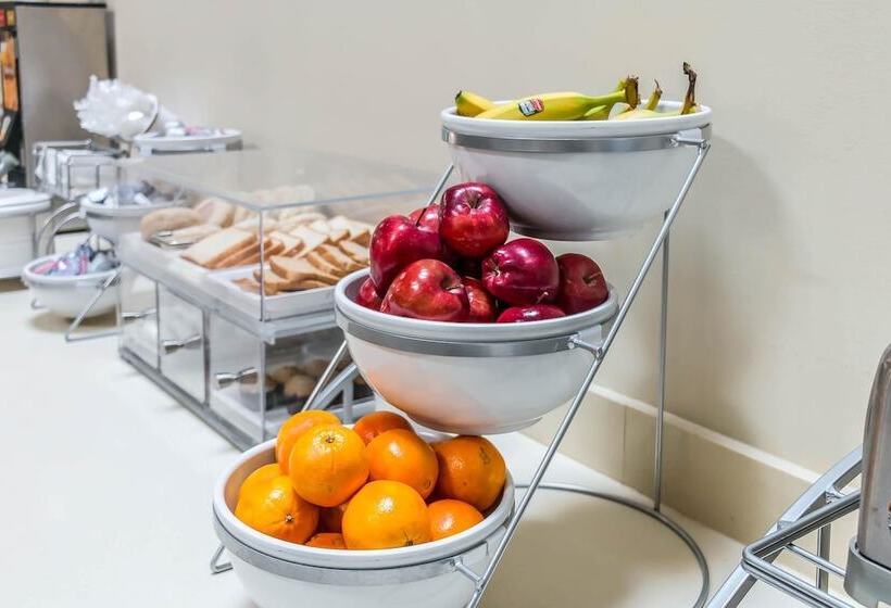 בית מלון כפרי Comfort Inn