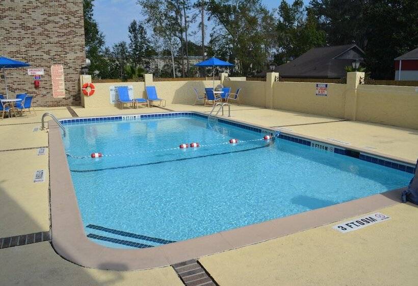 בית מלון כפרי Comfort Inn