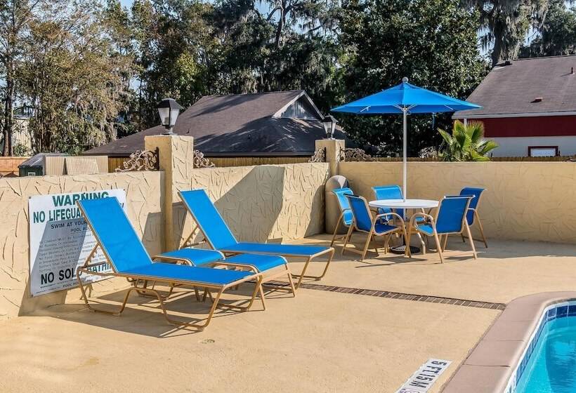 בית מלון כפרי Comfort Inn