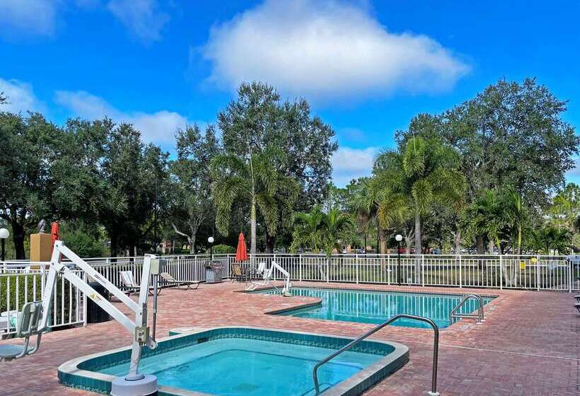 בית מלון כפרי Comfort Inn & Suites Sarasota I75