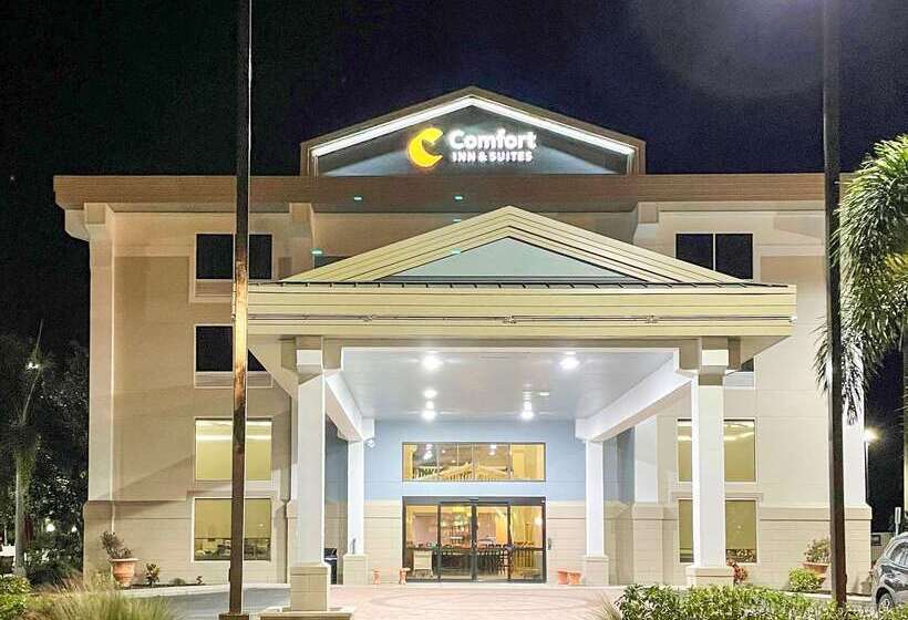 בית מלון כפרי Comfort Inn & Suites Sarasota I75