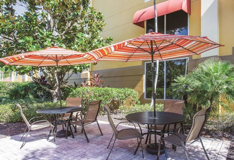 בית מלון כפרי Comfort Inn & Suites Sarasota I75