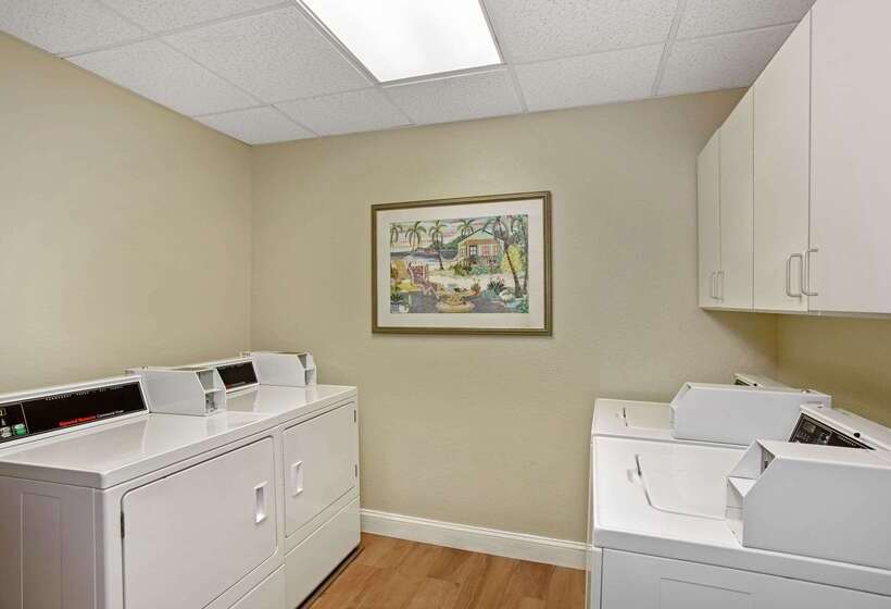 فندق Comfort Inn & Suites Sarasota I75