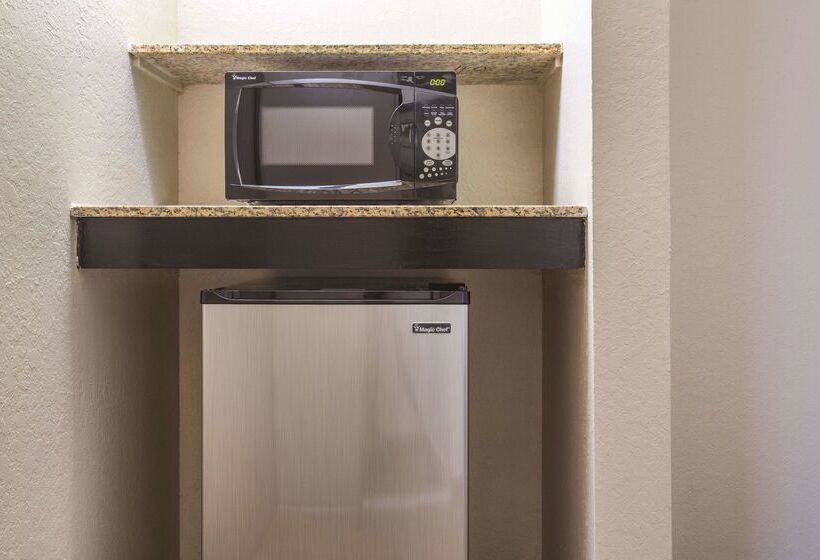 בית מלון כפרי Comfort Inn & Suites Sarasota I75