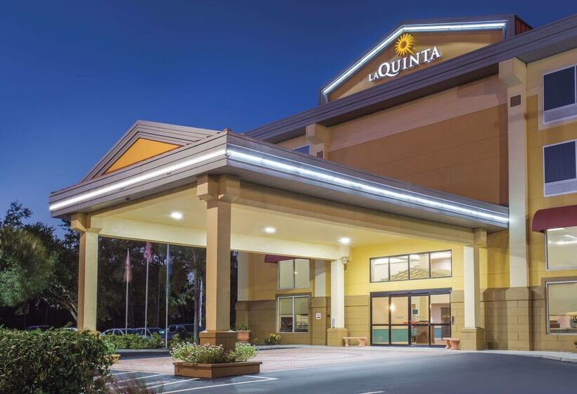 בית מלון כפרי Comfort Inn & Suites Sarasota I75