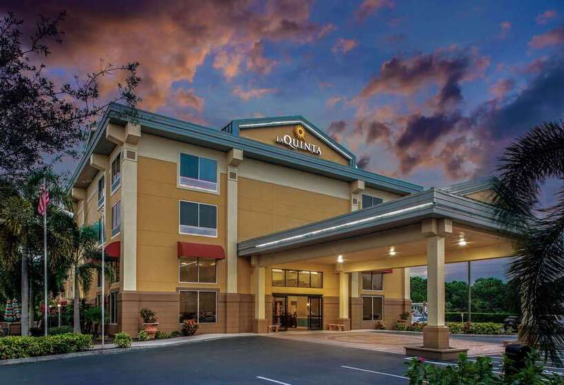 בית מלון כפרי Comfort Inn & Suites Sarasota I75