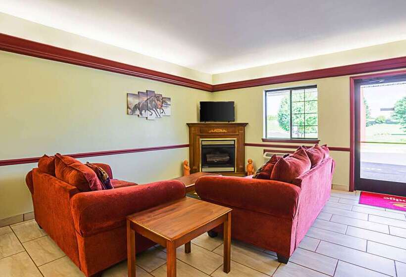 فندق Econo Lodge Inn & Suites