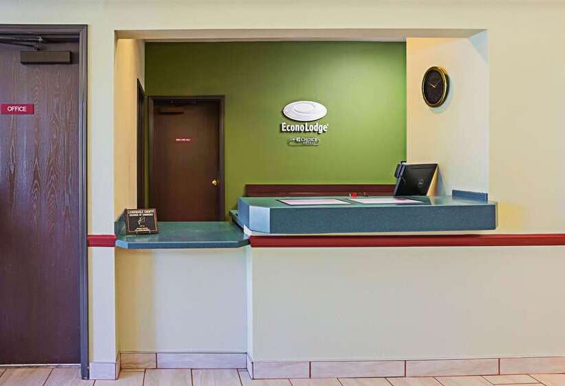 فندق Econo Lodge Inn & Suites