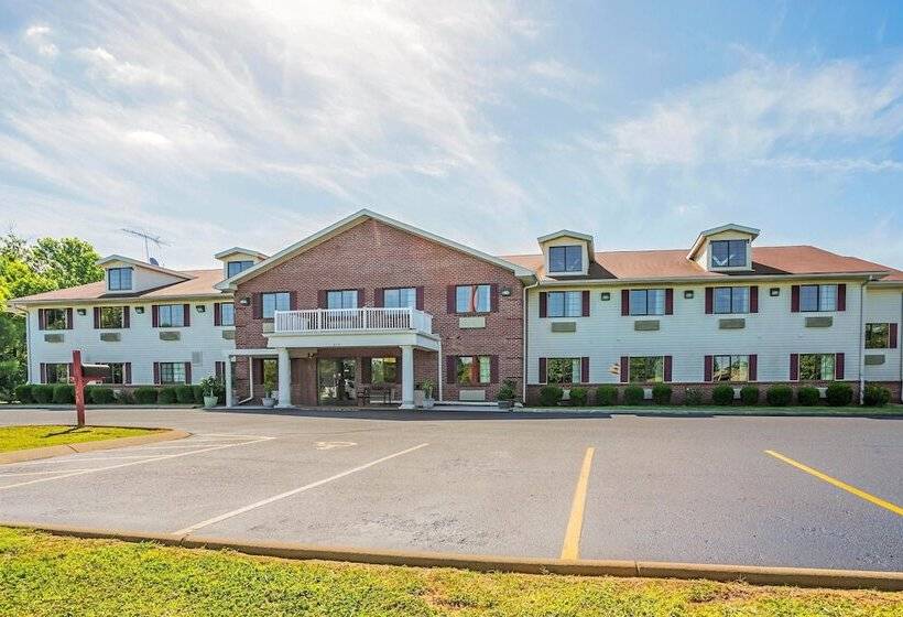 فندق Econo Lodge Inn & Suites