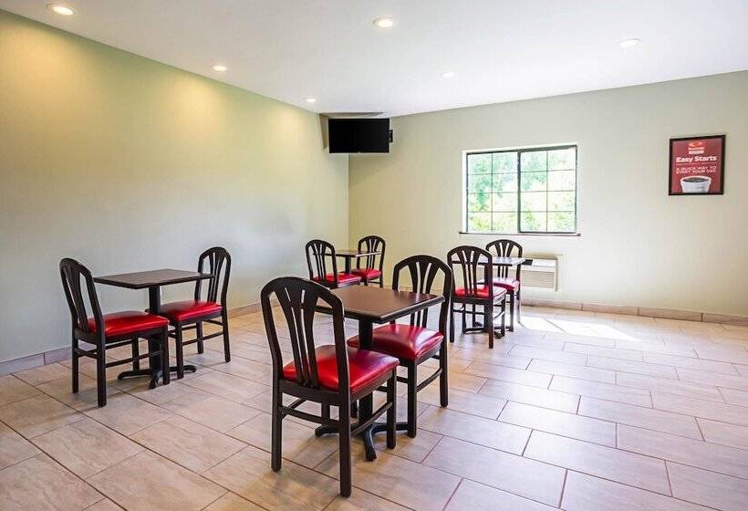 فندق Econo Lodge Inn & Suites