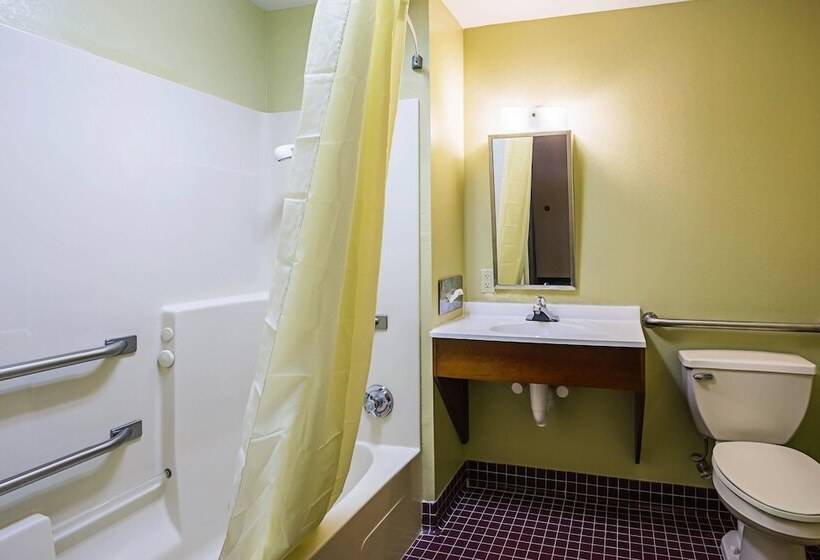 فندق Econo Lodge Inn & Suites