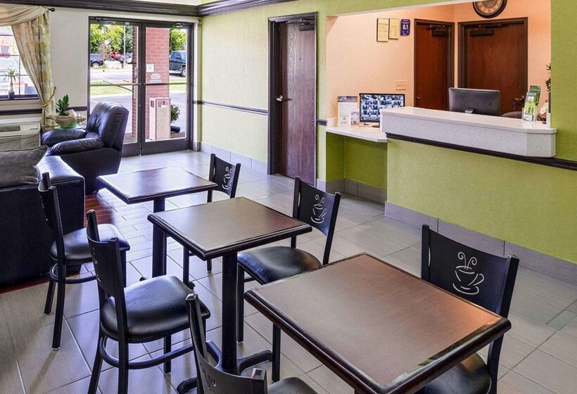 فندق Econo Lodge Inn & Suites