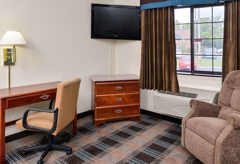 فندق Econo Lodge Inn & Suites