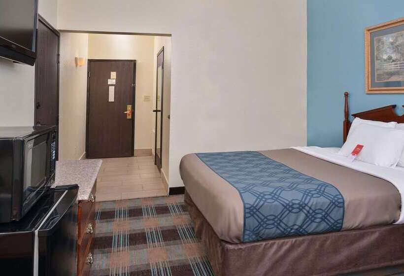 فندق Econo Lodge Inn & Suites