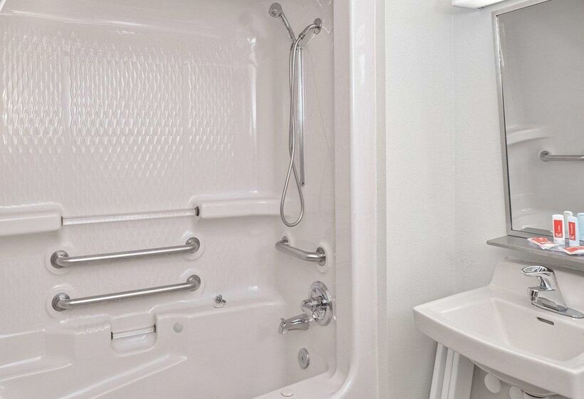 فندق Econo Lodge Inn & Suites