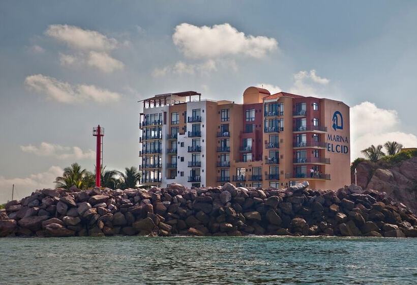 ホテル El Cid Marina Beach