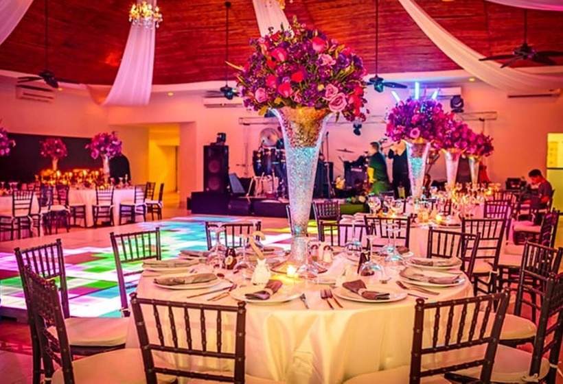 ホテル El Cid Marina Beach