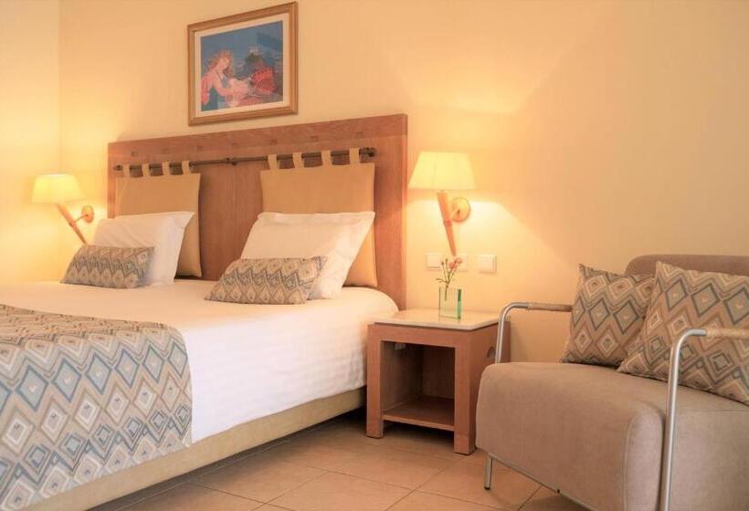 בית מלון כפרי Giannoulis   Santa Marina Plaza