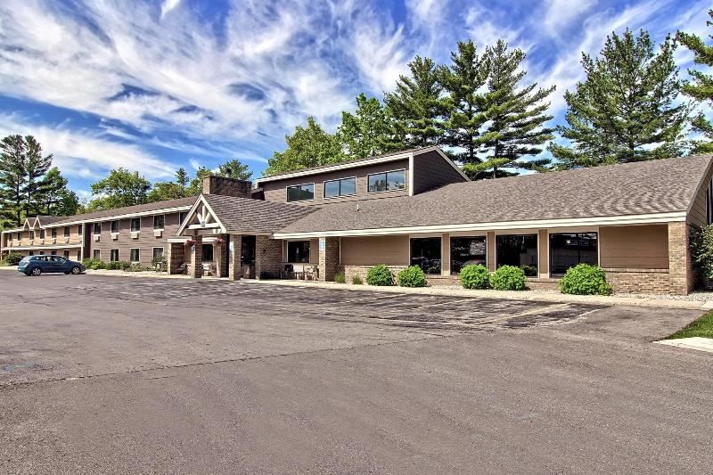 Blossom Hotel & Suites Traverse City