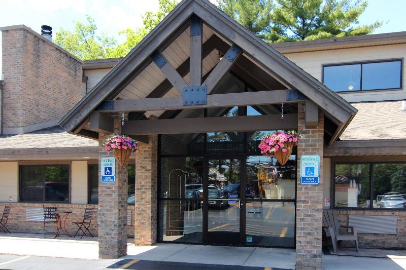 Blossom Hotel & Suites Traverse City