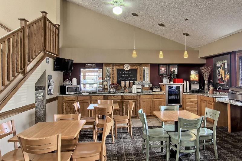 Blossom Hotel & Suites Traverse City