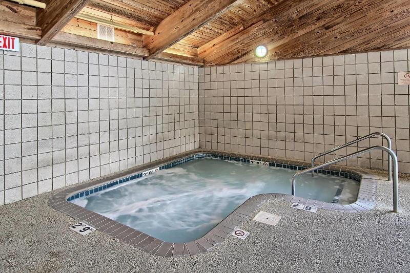 Blossom Hotel & Suites Traverse City