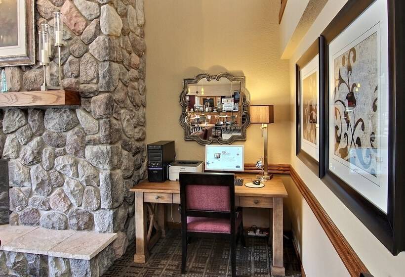 Blossom Hotel & Suites Traverse City