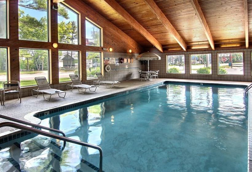 Blossom Hotel & Suites Traverse City