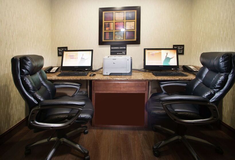 فندق Hampton Inn Linden