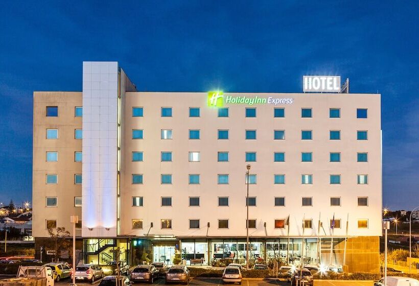 Отель Holiday Inn Express Lisbon Oeiras, An Ihg