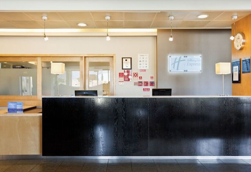 Отель Holiday Inn Express Lisbon Oeiras, An Ihg