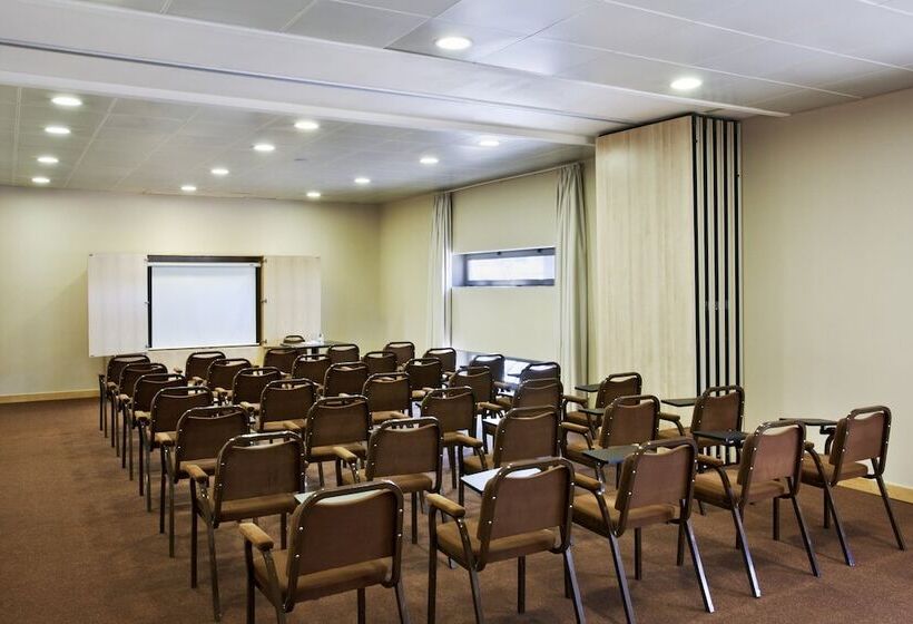 בית מלון כפרי Holiday Inn Express Lisbon Oeiras, An Ihg