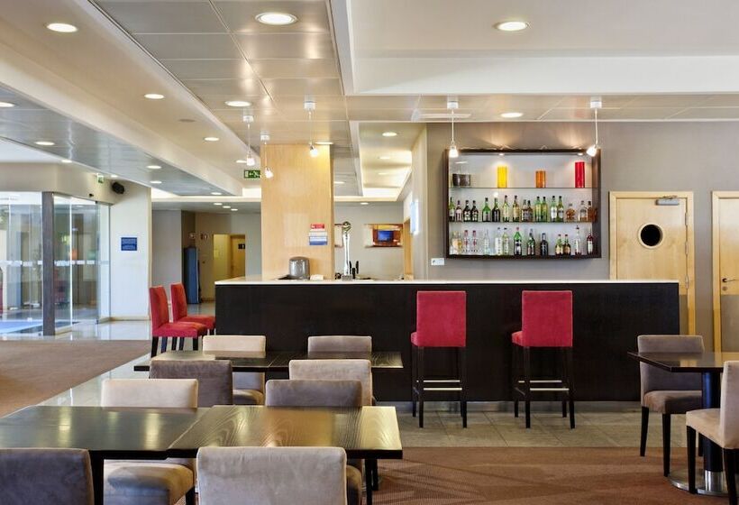 בית מלון כפרי Holiday Inn Express Lisbon Oeiras, An Ihg