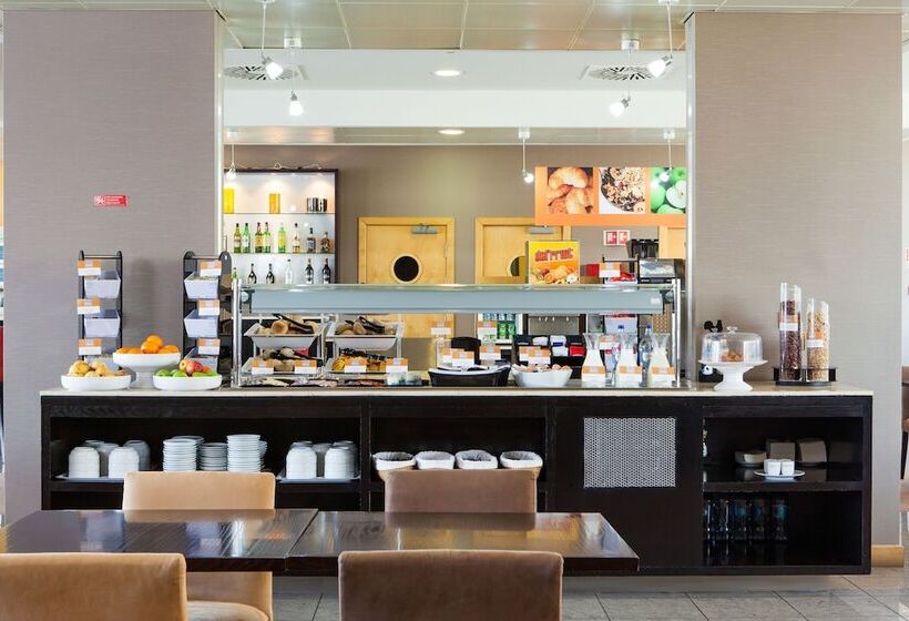 בית מלון כפרי Holiday Inn Express Lisbon Oeiras, An Ihg