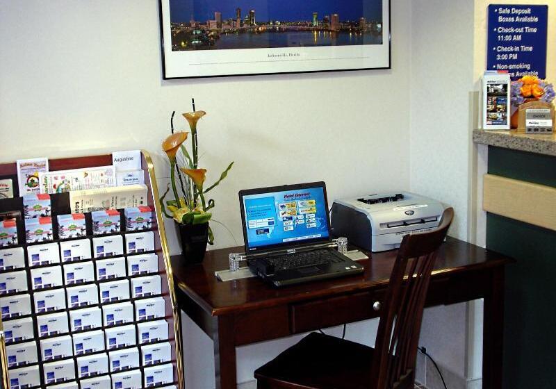 ホテル Hometown Inn & Suites Jacksonville Butler Blvd./southpoint