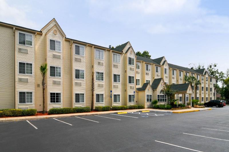ホテル Hometown Inn & Suites Jacksonville Butler Blvd./southpoint