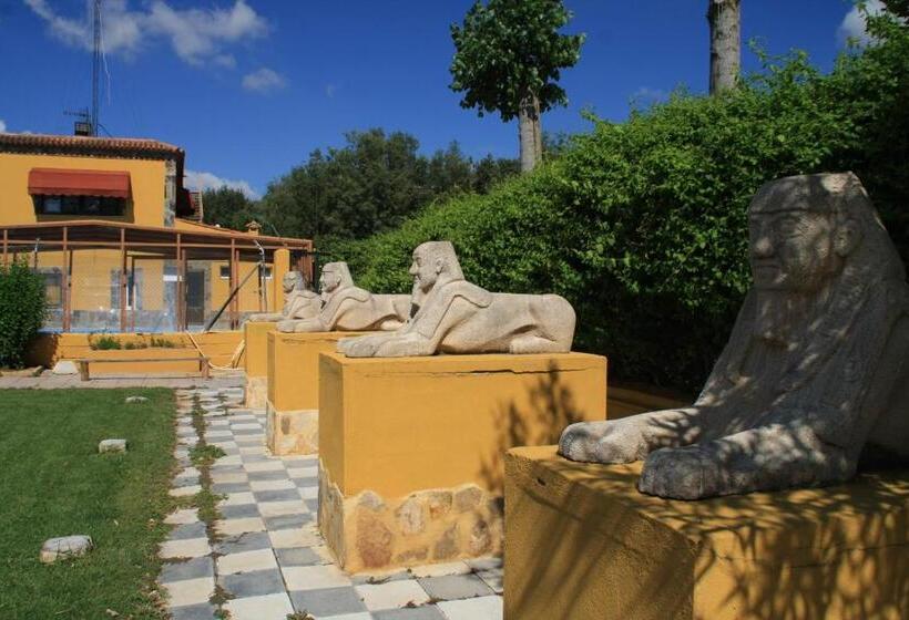 Отель Hostal Isis