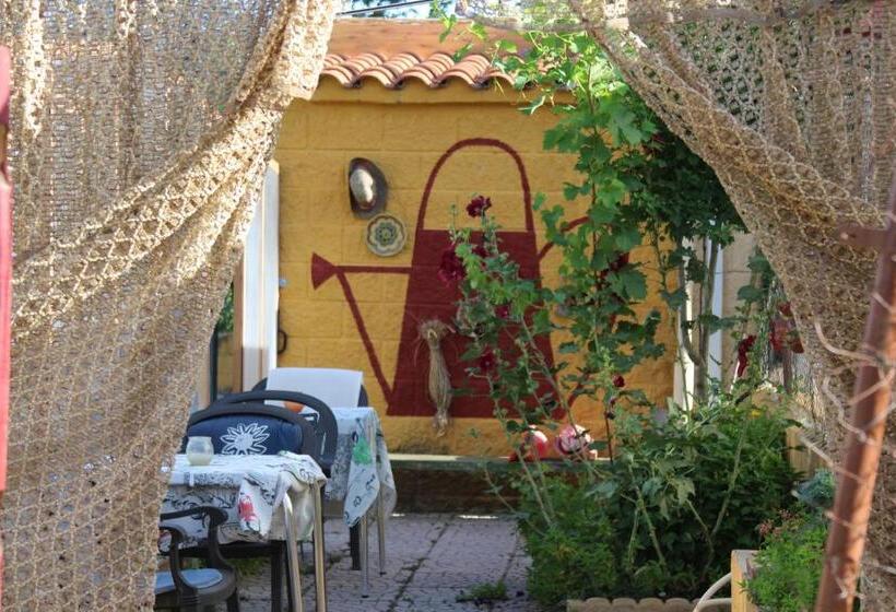 Отель Hostal Isis