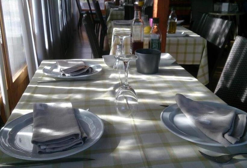 Отель Hostal Isis