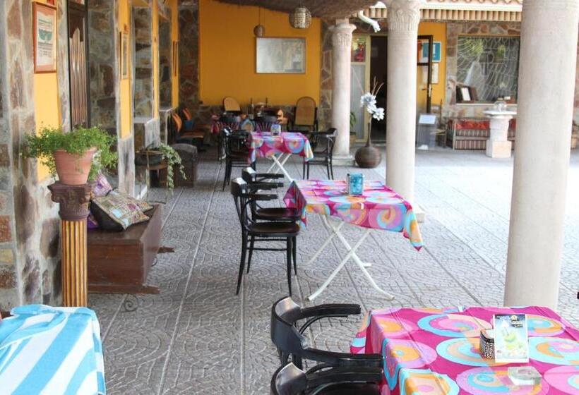 בית מלון כפרי Hostal Isis