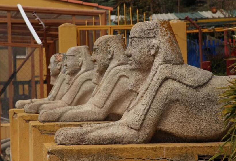 Отель Hostal Isis