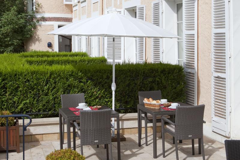 ホテル Hôtel Saintlaurent, The Originals Relais