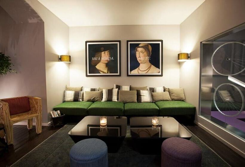 هتل Internacional Design