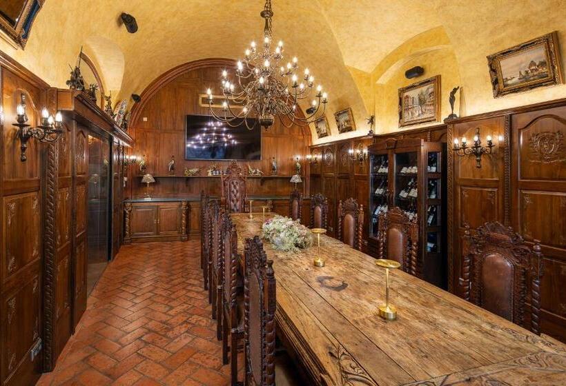 Iron Gate Hotel & Suites Prague By Bhg