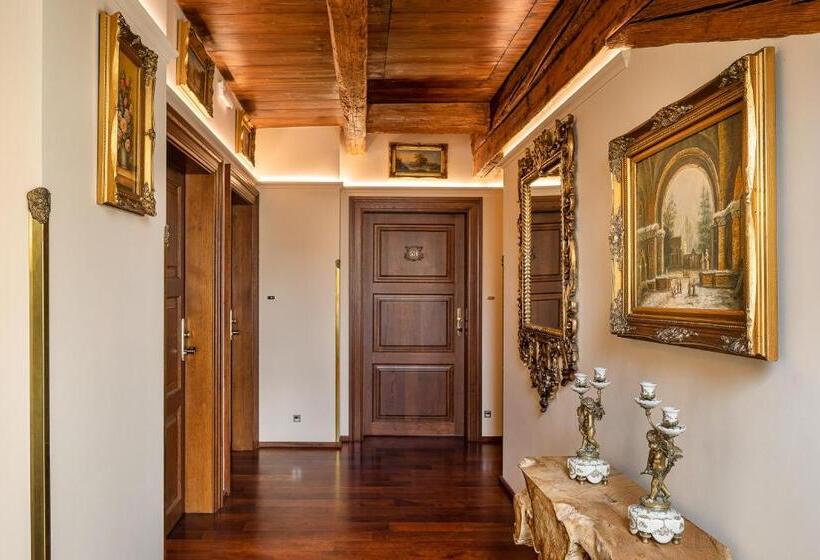 Iron Gate Hotel & Suites Prague By Bhg