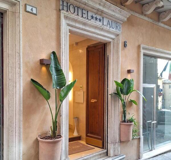 هتل Lauri