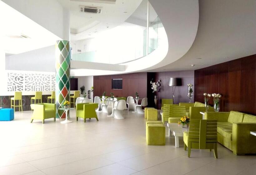 Limanaki Beach Hotel & Suites