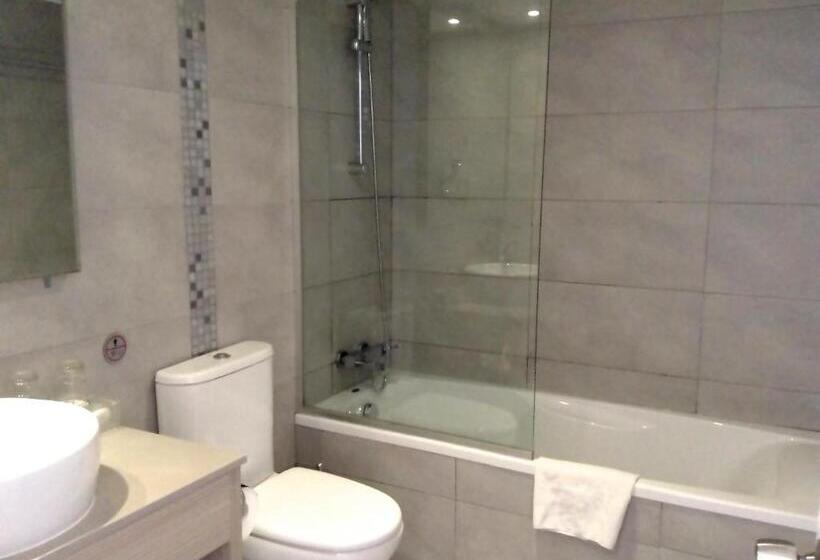 Limanaki Beach Hotel & Suites