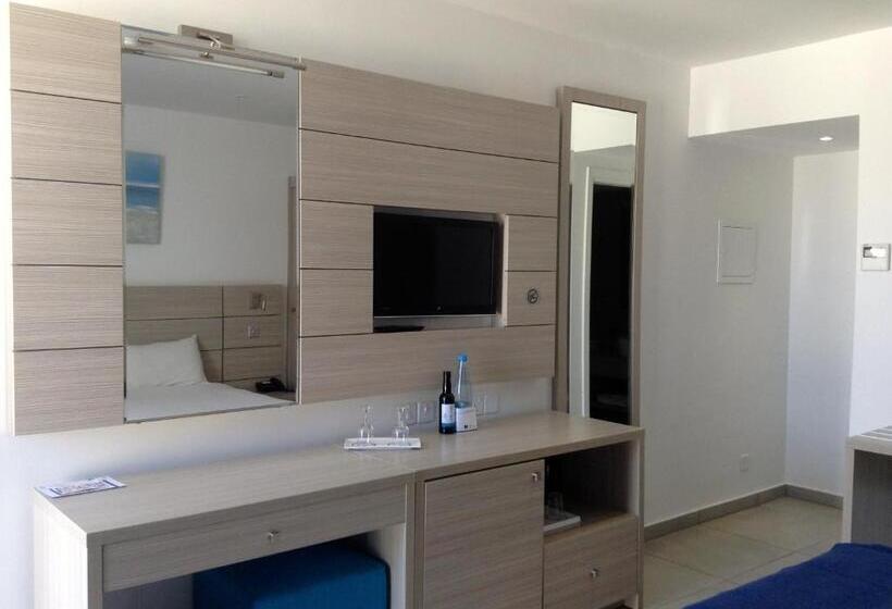 Limanaki Beach Hotel & Suites