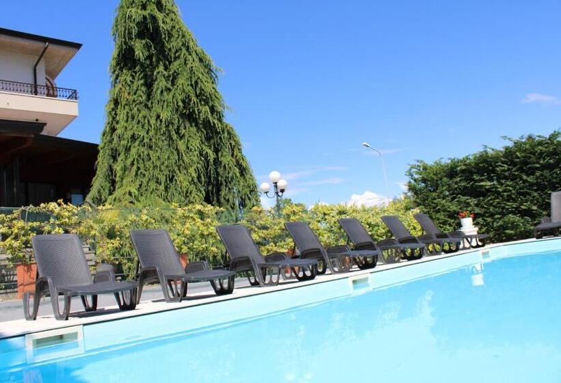 فندق Lo Scoiattolo